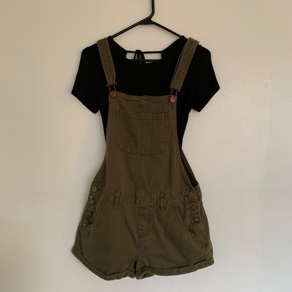 OLIVE GREEN SHORT OVERALL SHORTS